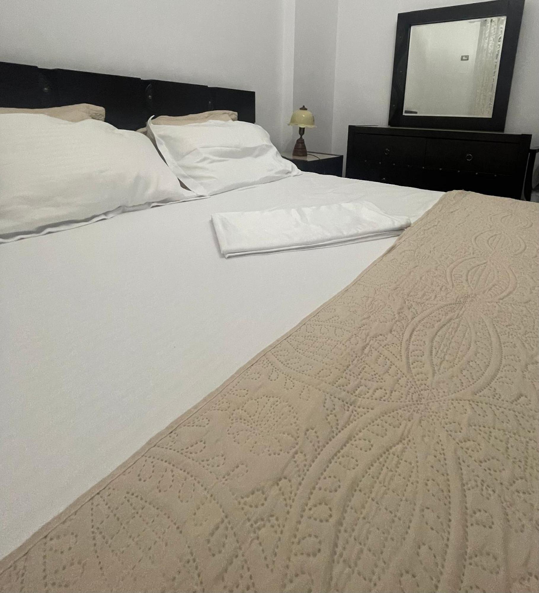 Seaview Golden Penthouse Apartment Sarande Bagian luar foto