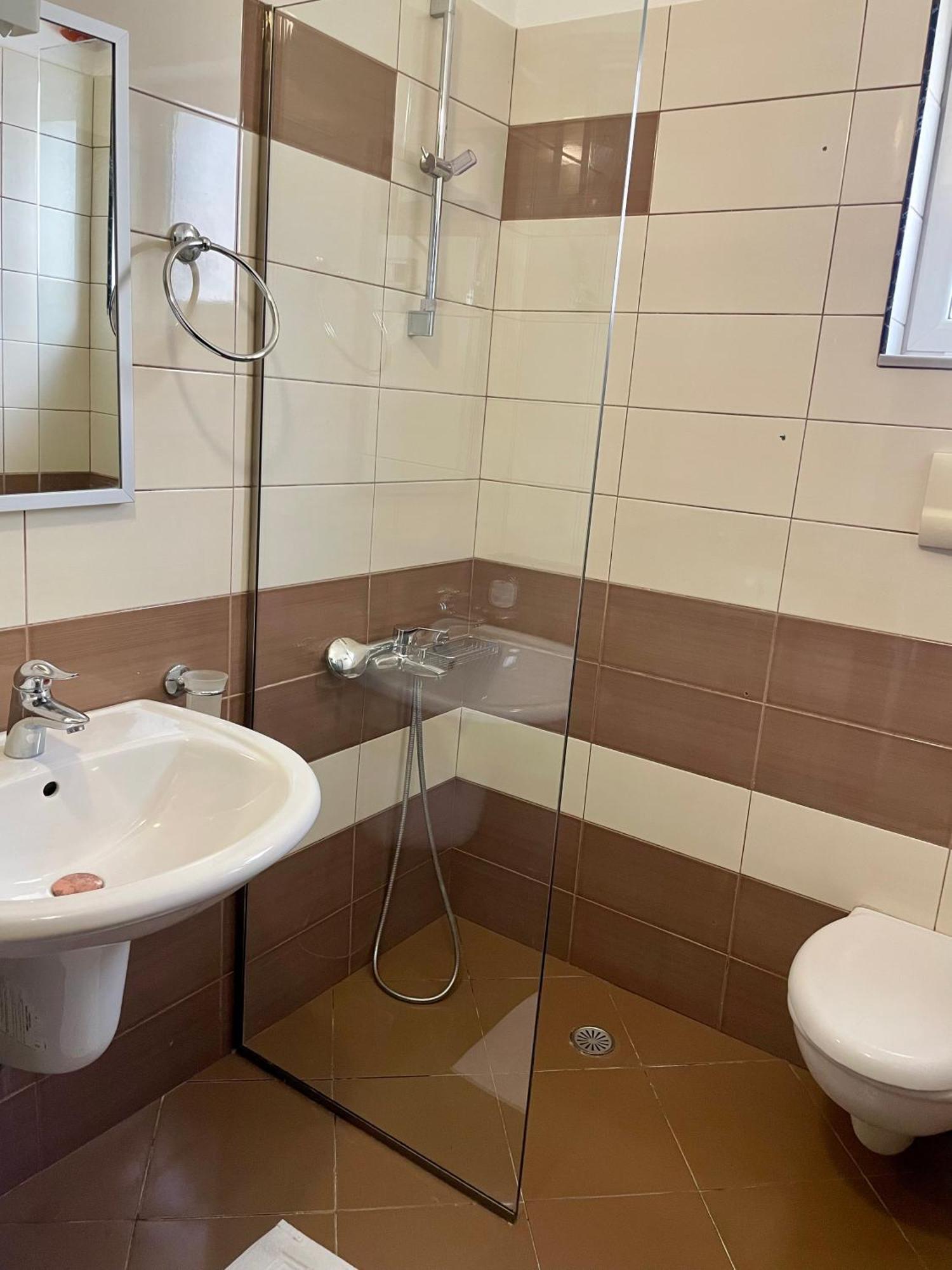 Seaview Golden Penthouse Apartment Sarande Bagian luar foto