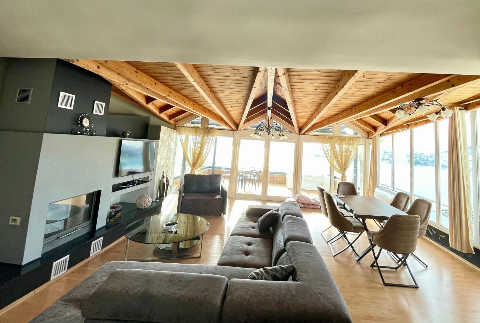 Seaview Golden Penthouse Apartment Sarande Bagian luar foto
