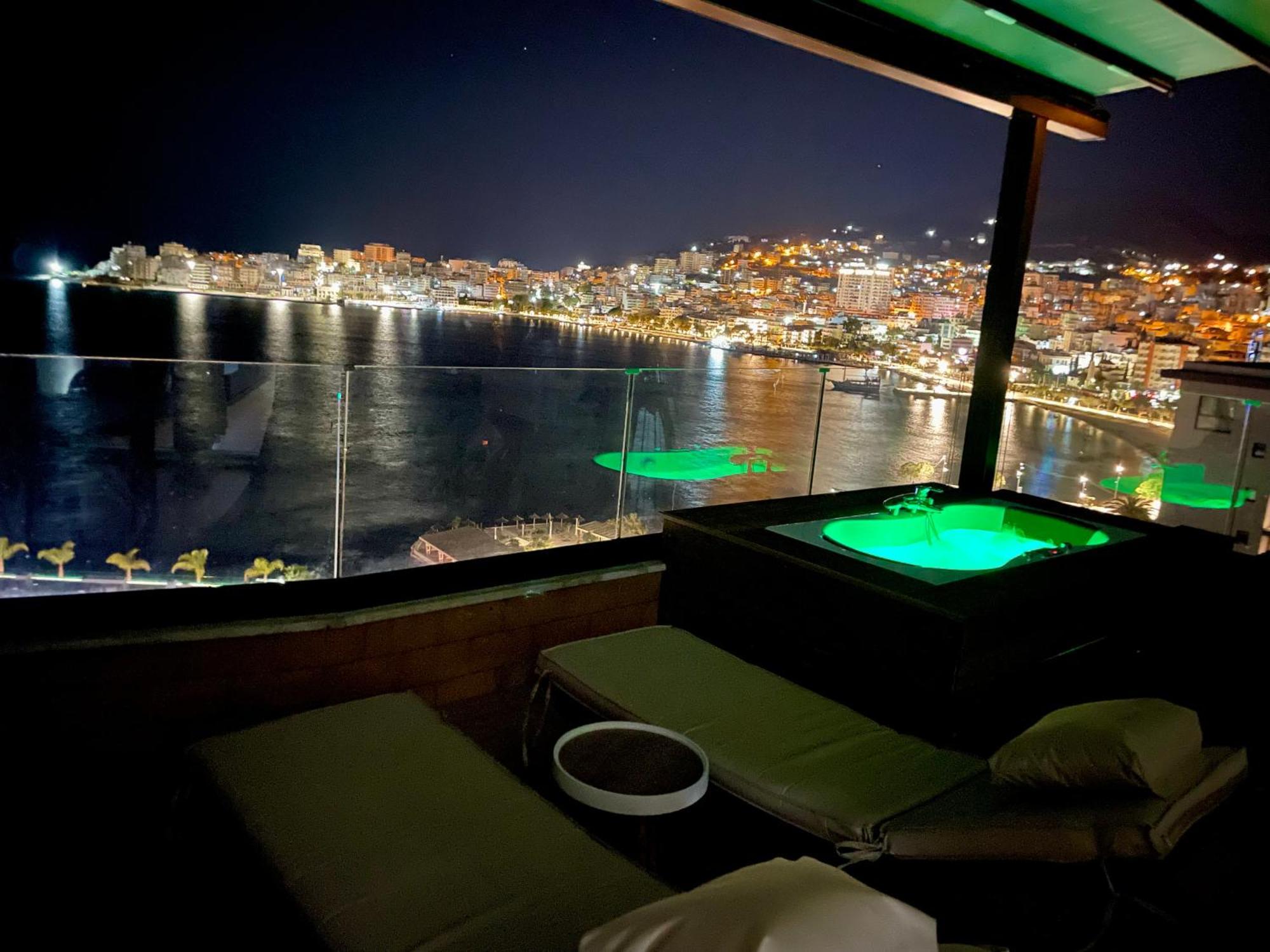 Seaview Golden Penthouse Apartment Sarande Bagian luar foto
